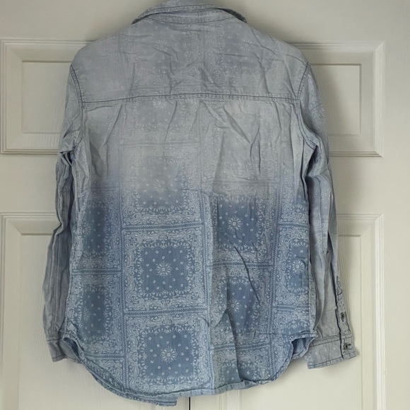 American Eagle patterned button-down denim shirt - Picture 4 of 4